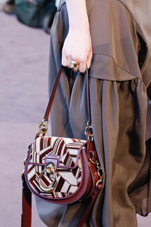 Details Chloé Fall 2018 Ready-to-Wear , Детали коллекции Хлоя осень зима 2018 , Fashion show , неделя моды в Париже , PFW , Paris Fashion Week , Mainstyles